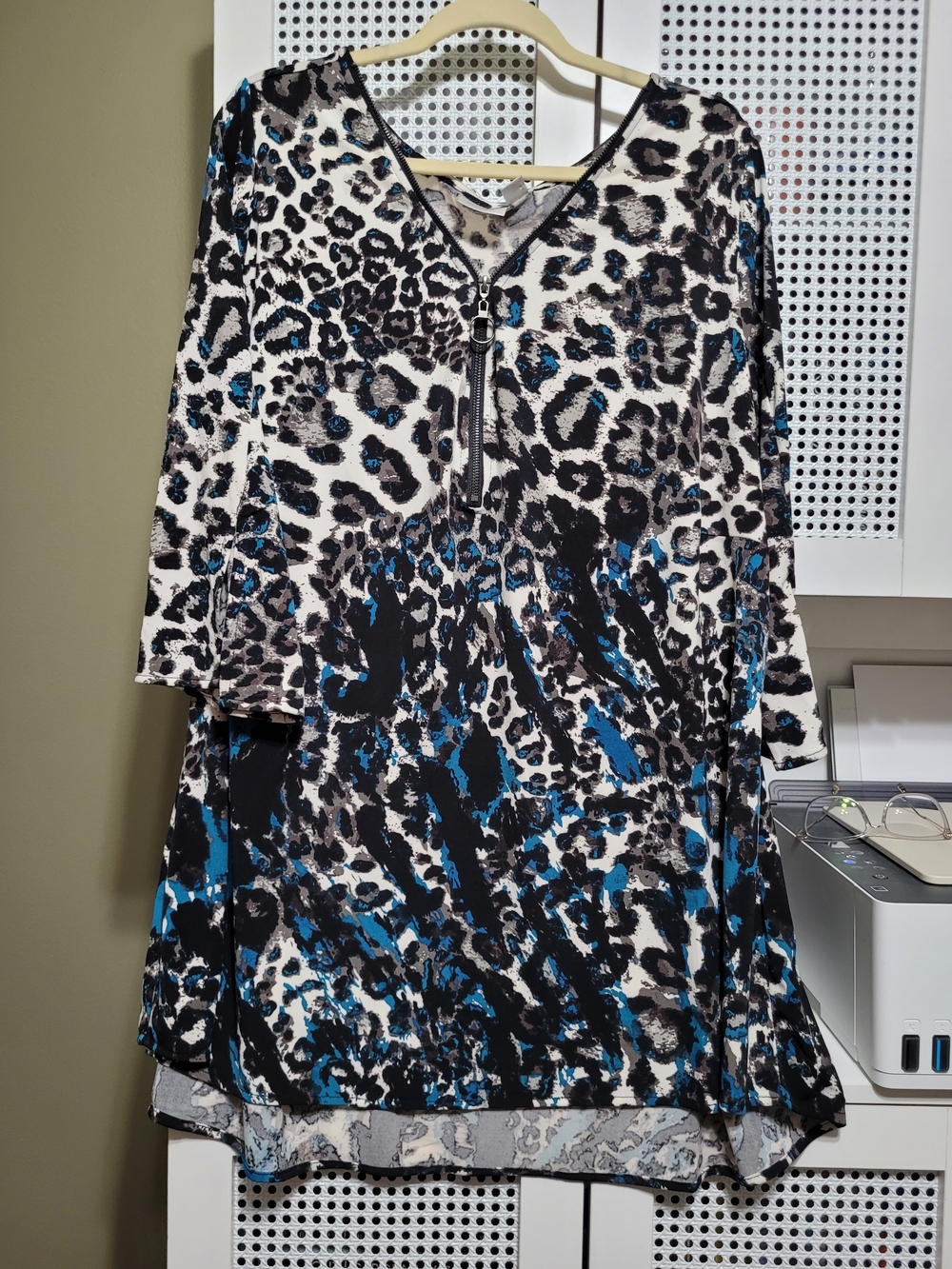 Avenue Black, Cream & Teal Blue Leopard Zip-Front Tunic Top